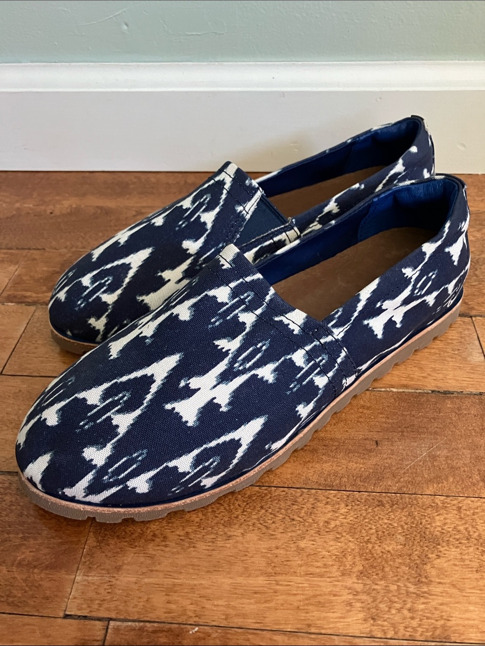 Navy White Ikat Print Canvas Slip On L.L.Bean Womens 7 M Shoes - Picture 8 of 14